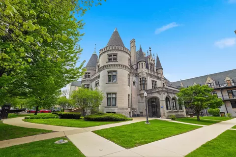 4938 S Drexel Blvd #210, Chicago, IL 60615