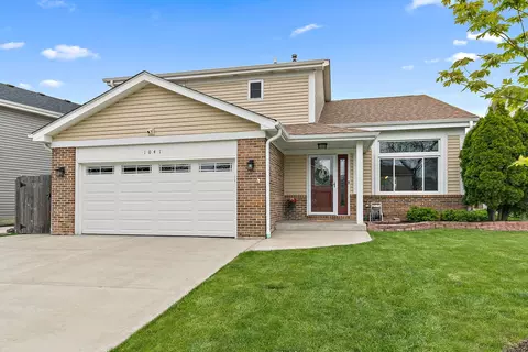 1041 N Cardinal Dr, Palatine, IL 60074