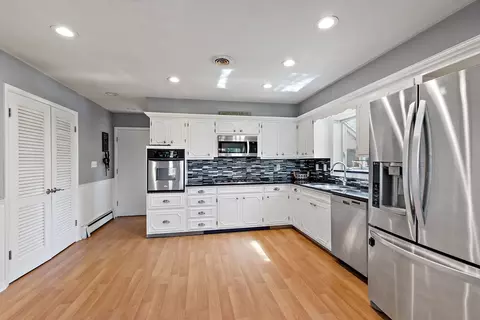 Kitchen - 3415 Venice Ave, Mchenry, IL 60050 photo 1 of 2