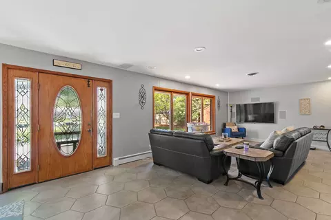 Entry Way - 3415 Venice Ave, Mchenry, IL 60050 photo 2 of 2