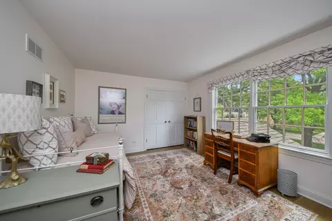 Bedroom - 707 Gary Ct, Wheaton, IL 60187 photo 3 of 5