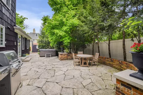 Exterior - 707 Gary Ct, Wheaton, IL 60187 photo 9 of 10