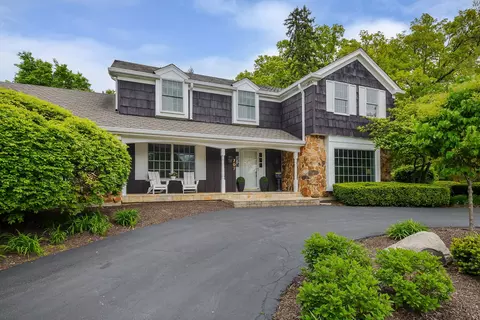 Exterior - 707 Gary Ct, Wheaton, IL 60187 photo 2 of 10