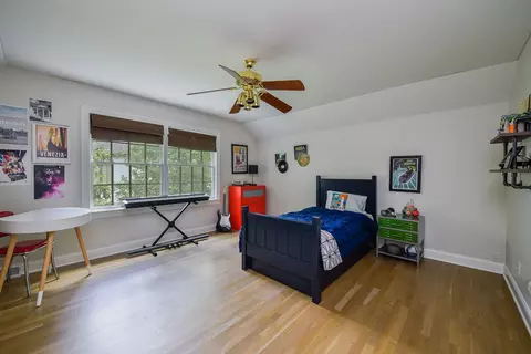 Bedroom - 707 Gary Ct, Wheaton, IL 60187 photo 4 of 5