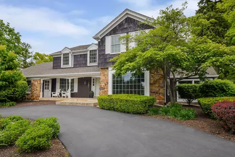 Exterior - 707 Gary Ct, Wheaton, IL 60187 photo 3 of 10