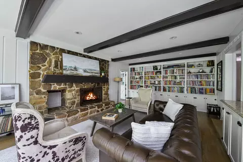 Living - 707 Gary Ct, Wheaton, IL 60187 photo 2 of 5