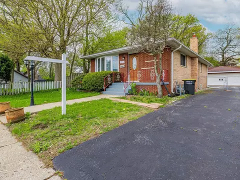18136 Oakwood Ave, Lansing, IL 60438