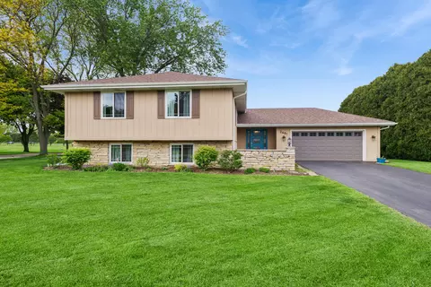 2481 Chatham Rd, Aurora, IL 60506