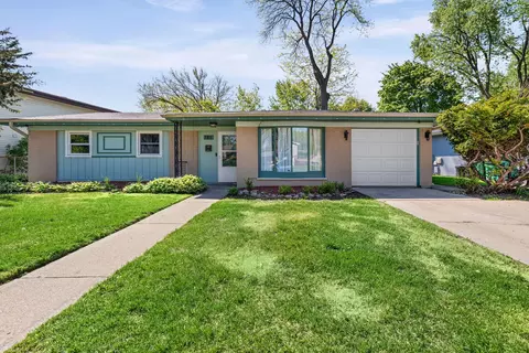 1011 Beverly Dr, Wheeling, IL 60090