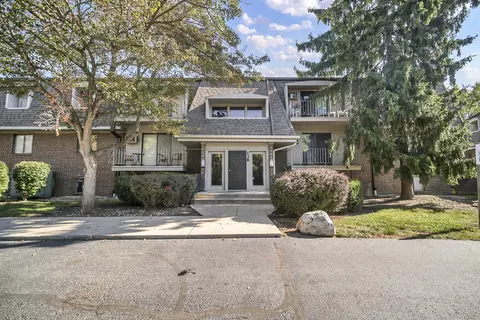 138 E Bailey Rd #M, Naperville, IL 60565
