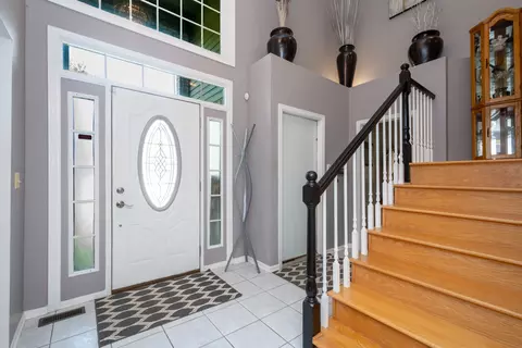 Entry Way - 541 N 4th Ave, Addison, IL 60101 photo 1 of 4