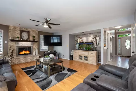 Living - 541 N 4th Ave, Addison, IL 60101 photo 2 of 2