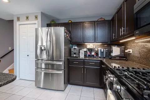Kitchen - 541 N 4th Ave, Addison, IL 60101 photo 3 of 8
