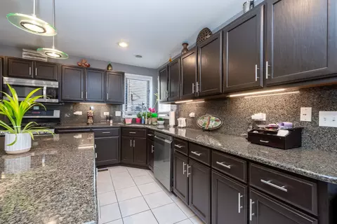 Kitchen - 541 N 4th Ave, Addison, IL 60101 photo 5 of 8