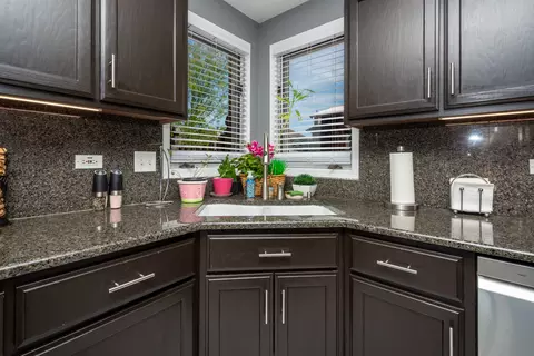 Kitchen - 541 N 4th Ave, Addison, IL 60101 photo 4 of 8