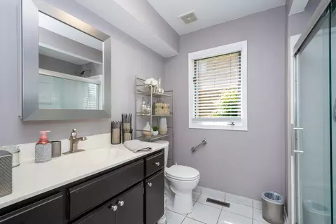 Bath - 541 N 4th Ave, Addison, IL 60101 photo 1 of 6