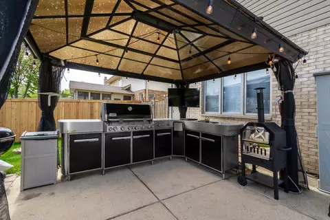 Exterior - 541 N 4th Ave, Addison, IL 60101 photo 5 of 8