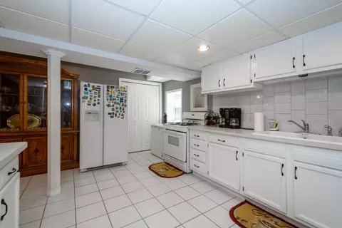 Kitchen - 541 N 4th Ave, Addison, IL 60101 photo 8 of 8