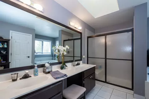 Bath - 541 N 4th Ave, Addison, IL 60101 photo 3 of 6
