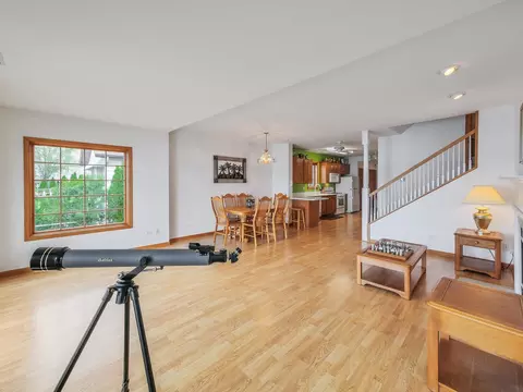 Living - 140 Eagle Point Rd, Fox Lake, IL 60020 photo 3 of 5