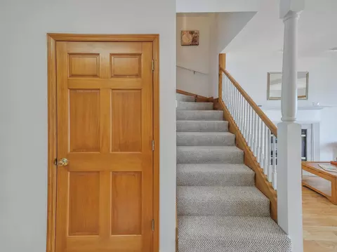 Entry Way - 140 Eagle Point Rd, Fox Lake, IL 60020 photo 4 of 5