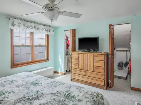 Bedroom - 140 Eagle Point Rd, Fox Lake, IL 60020 photo 2 of 7