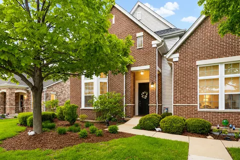 2630 Camberley Cir, Naperville, IL 60564