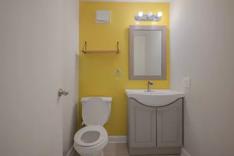 Bath - 106 S Elroy Ave, Bartlett, IL 60103 photo 1 of 3