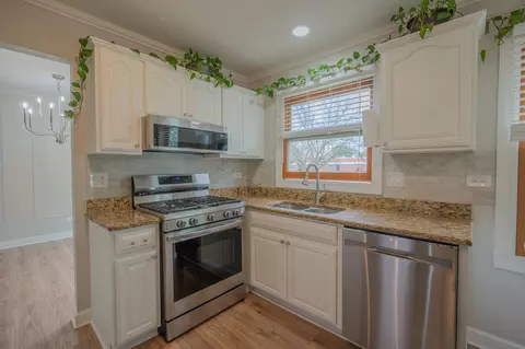 Kitchen - 106 S Elroy Ave, Bartlett, IL 60103 photo 2 of 3