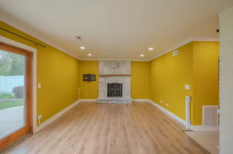 Living - 106 S Elroy Ave, Bartlett, IL 60103 photo 3 of 4