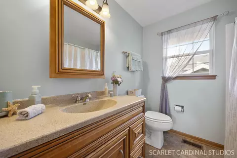 Bath - 91 Forestview Ln, Aurora, IL 60502 photo 4 of 4