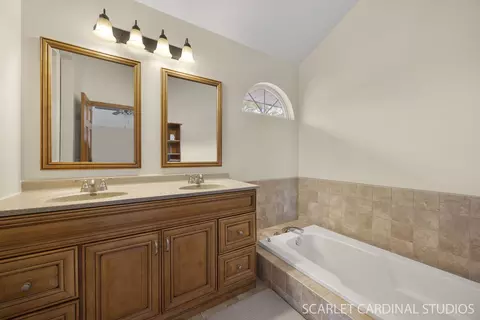 Bath - 91 Forestview Ln, Aurora, IL 60502 photo 2 of 4