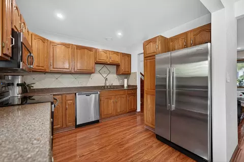 Kitchen - 849 Hemlock Dr, Sleepy Hollow, IL 60118 photo 2 of 3