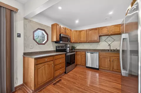Kitchen - 849 Hemlock Dr, Sleepy Hollow, IL 60118 photo 1 of 3