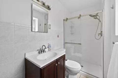 Bath - 849 Hemlock Dr, Sleepy Hollow, IL 60118 photo 2 of 2