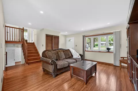 Living - 849 Hemlock Dr, Sleepy Hollow, IL 60118 photo 2 of 3
