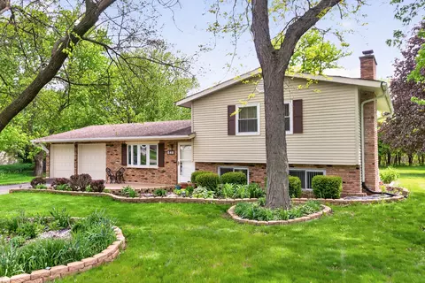 Exterior - 849 Hemlock Dr, Sleepy Hollow, IL 60118 photo 2 of 8