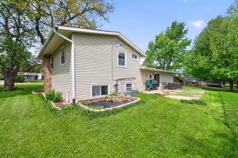 Exterior - 849 Hemlock Dr, Sleepy Hollow, IL 60118 photo 8 of 8