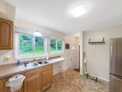 Kitchen - 1411 Mark Dr, Freeport, IL 61032 photo 2 of 4