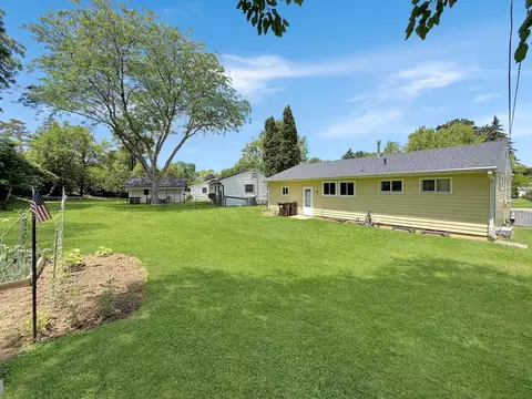 Exterior - 1411 Mark Dr, Freeport, IL 61032 photo 4 of 6