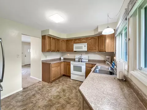Kitchen - 1411 Mark Dr, Freeport, IL 61032 photo 3 of 4
