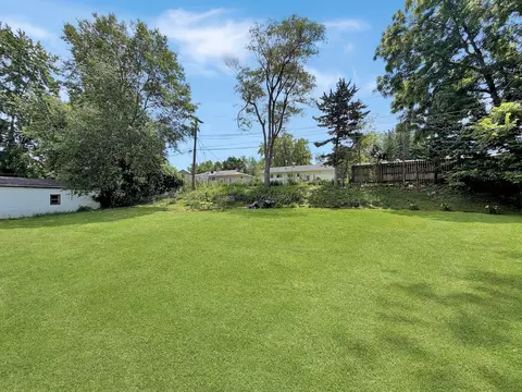 Exterior - 1411 Mark Dr, Freeport, IL 61032 photo 2 of 6