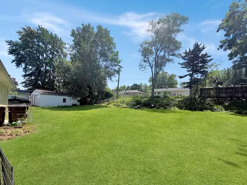 Exterior - 1411 Mark Dr, Freeport, IL 61032 photo 3 of 6