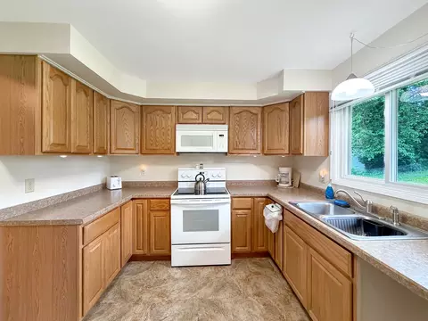 Kitchen - 1411 Mark Dr, Freeport, IL 61032 photo 4 of 4