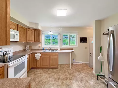 Kitchen - 1411 Mark Dr, Freeport, IL 61032 photo 1 of 4
