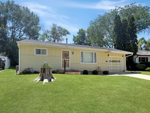 Exterior - 1411 Mark Dr, Freeport, IL 61032 photo 6 of 6