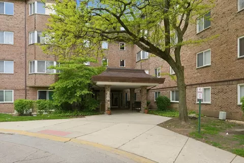 300 S Roselle Rd #309, Schaumburg, IL 60193