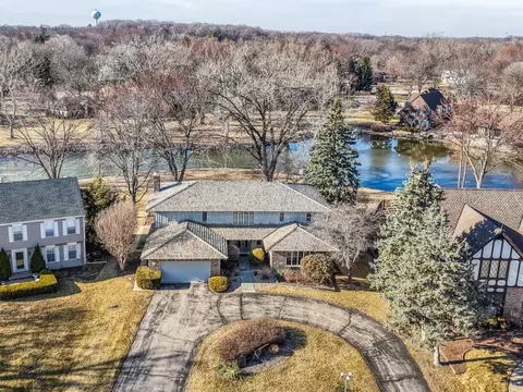 9 Buckingham Dr, Sugar Grove, IL 60554