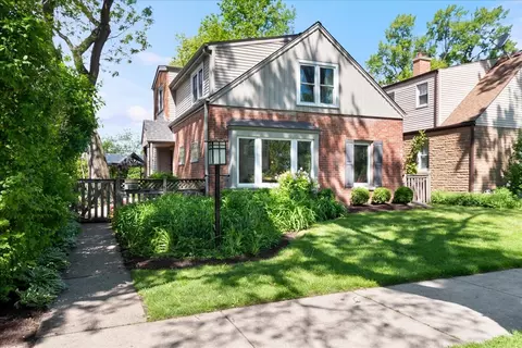 6850 N Lowell Ave, Lincolnwood, IL 60712
