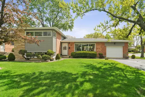 555 S Cedar St, Palatine, IL 60067